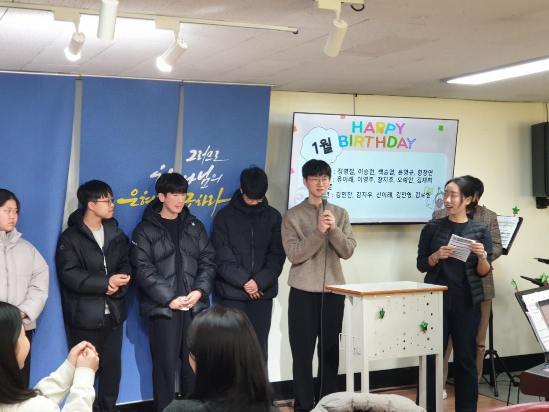 KakaoTalk_20250115_222807714_07.jpg : 1월 12일 고등부 예배 사진입니다~