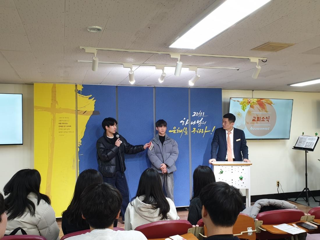 KakaoTalk_20250115_222807714_14.jpg : 1월 12일 고등부 예배 사진입니다~
