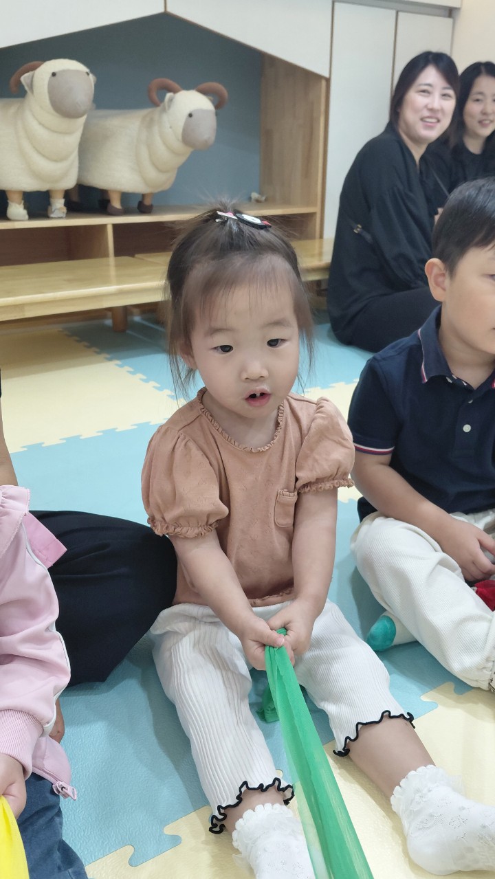 2025년 부산중앙교회 영아부_사진_20251015_37.jpg : 10월12일 주일 영아부 예배