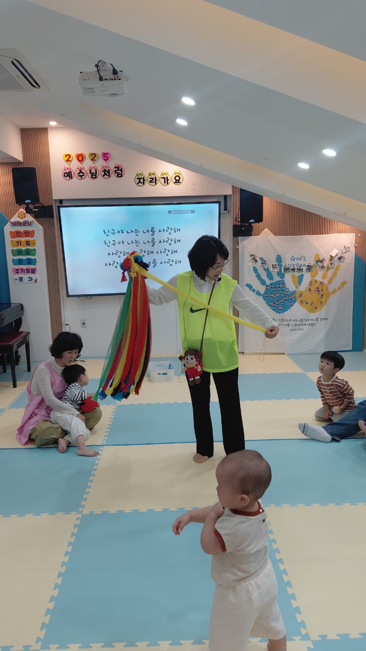 2025년 부산중앙교회 영아부_사진_20251015_32.jpg : 10월12일 주일 영아부 예배