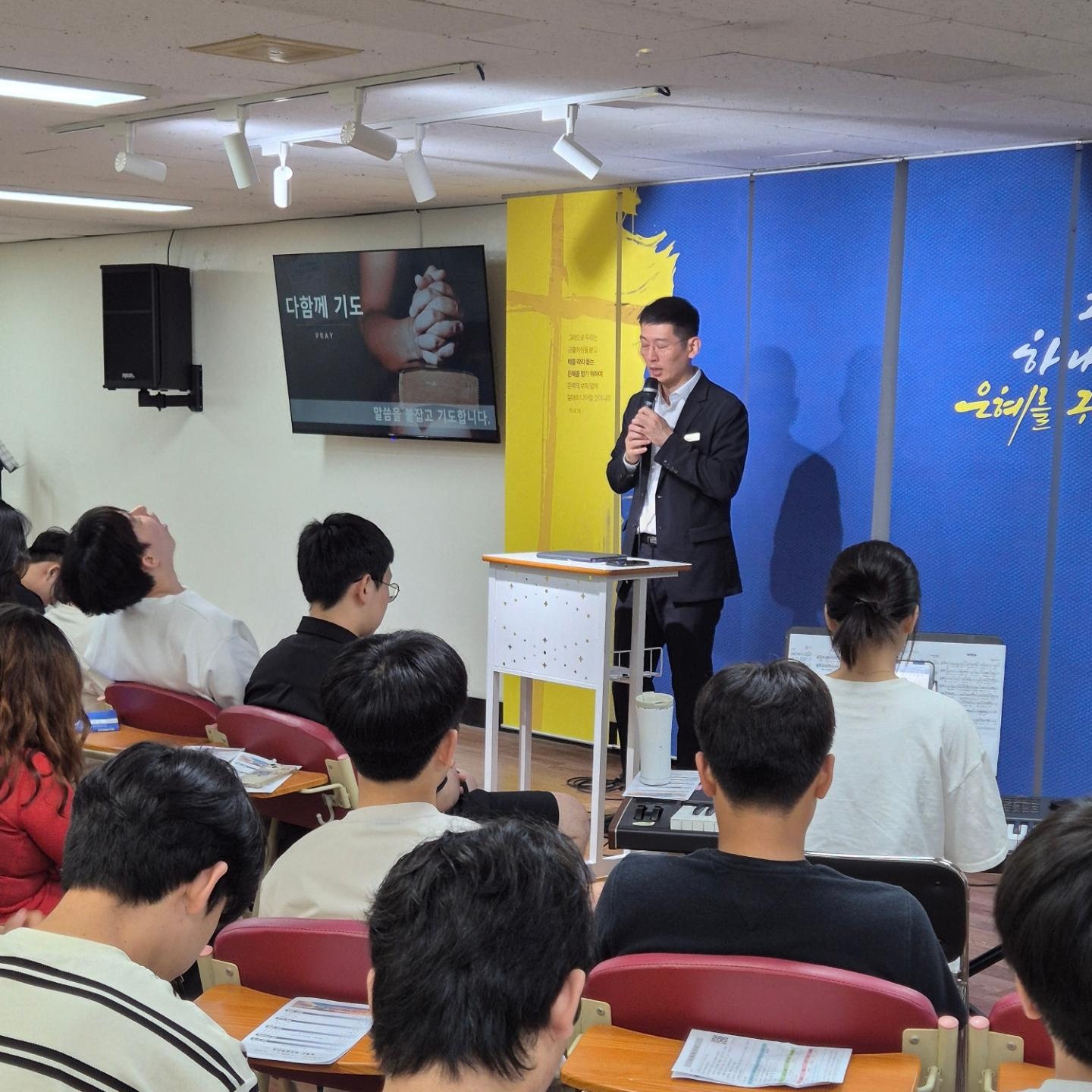 KakaoTalk_20240719_200949602_07.jpg : 7월 14일 고등부 예배 사진입니다