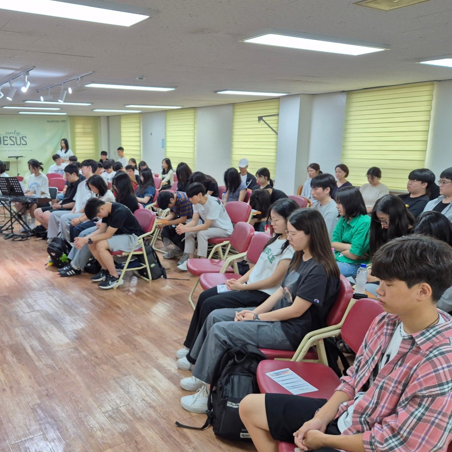 KakaoTalk_20240719_200949602_08.jpg : 7월 14일 고등부 예배 사진입니다