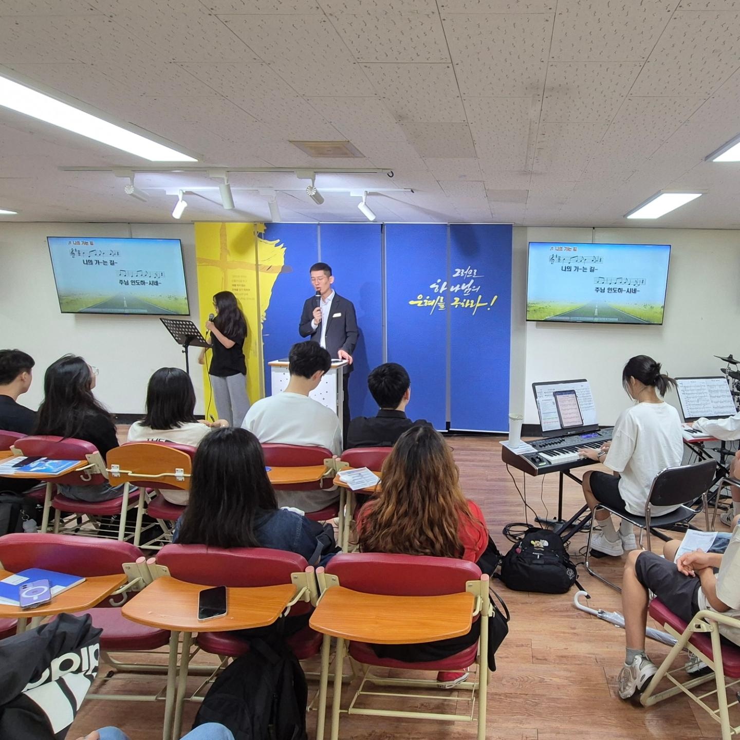 KakaoTalk_20240719_200949602_06.jpg : 7월 14일 고등부 예배 사진입니다
