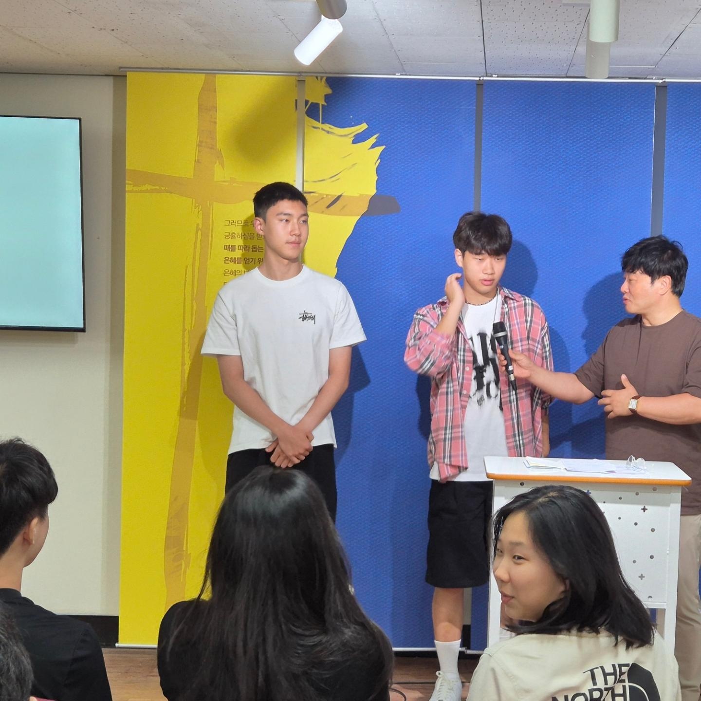 KakaoTalk_20240719_200949602_10.jpg : 7월 14일 고등부 예배 사진입니다