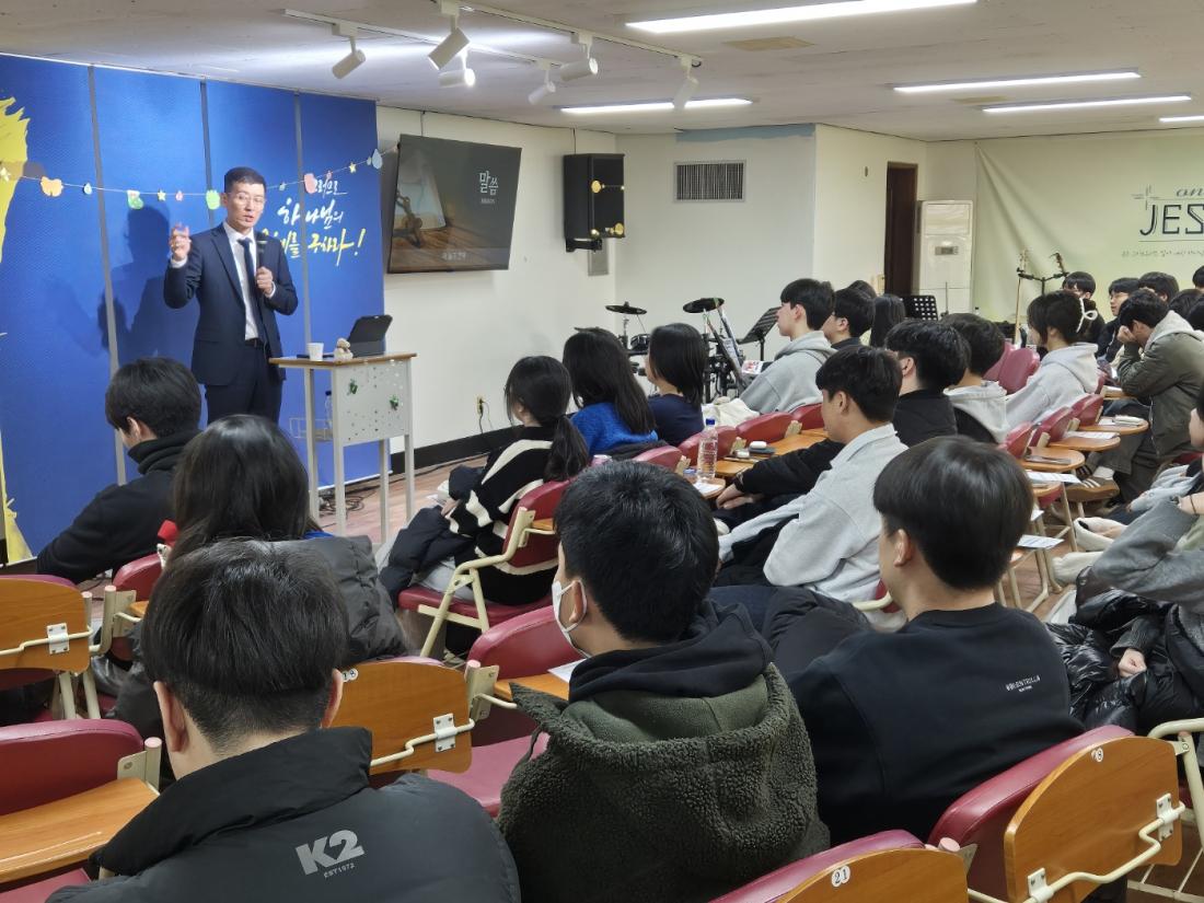KakaoTalk_20241221_233919967_04.jpg : 12월 15일 고등부 예배 사진입니다