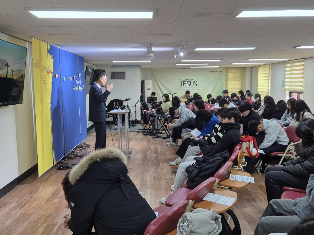 KakaoTalk_20241221_233919967_09.jpg : 12월 15일 고등부 예배 사진입니다