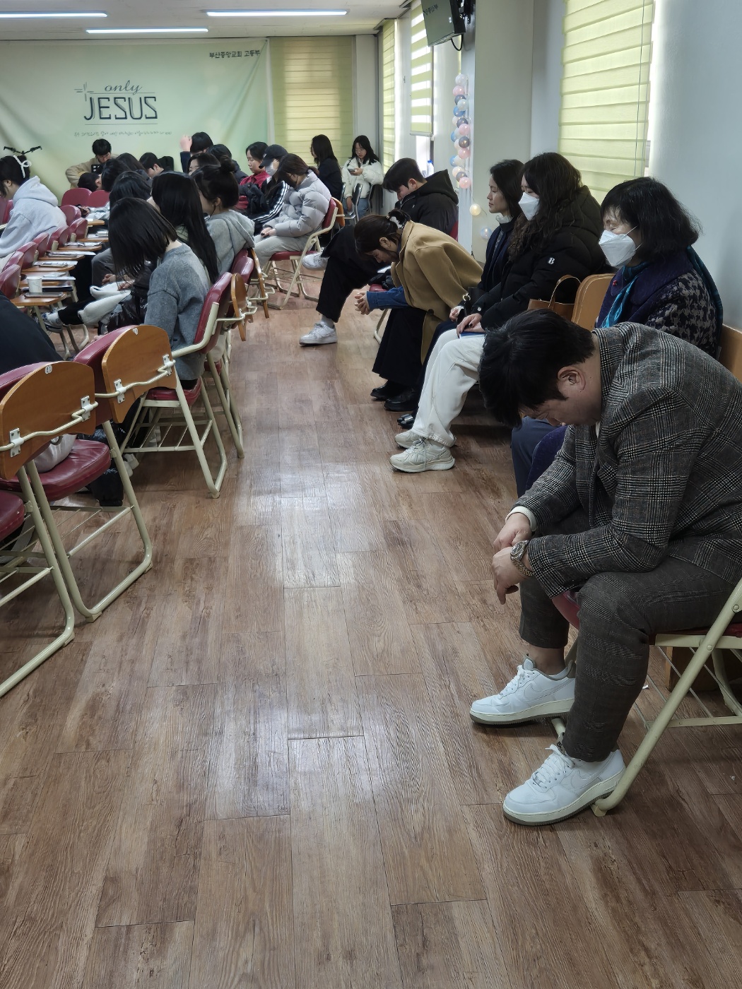 KakaoTalk_20241221_233919967_08.jpg : 12월 15일 고등부 예배 사진입니다