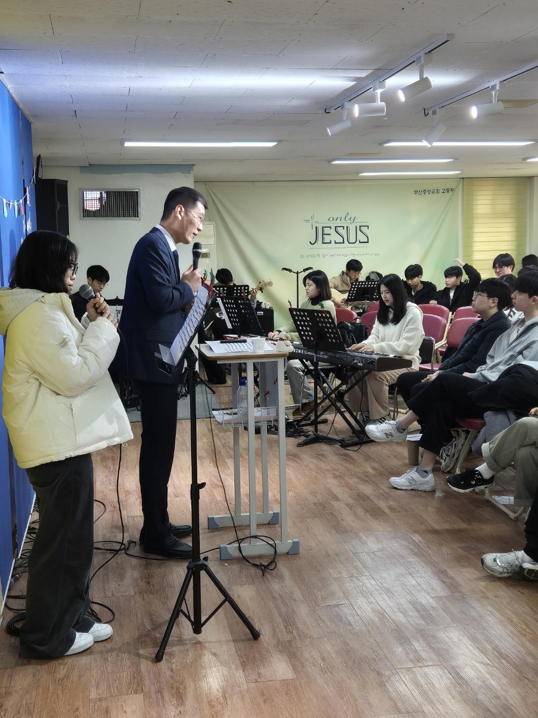 KakaoTalk_20241221_233919967_05.jpg : 12월 15일 고등부 예배 사진입니다