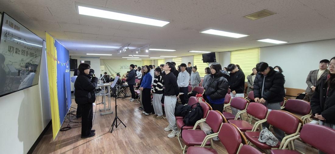 KakaoTalk_20241221_233919967.jpg : 12월 15일 고등부 예배 사진입니다