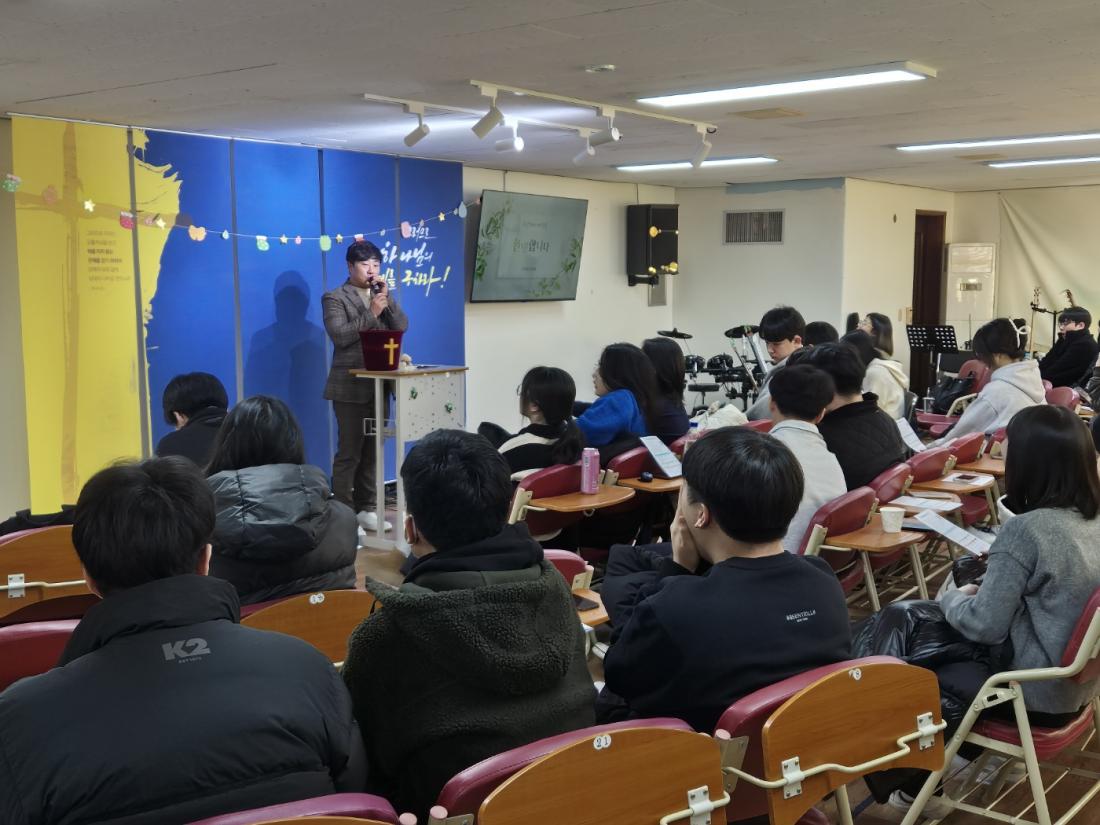 KakaoTalk_20241221_233919967_02.jpg : 12월 15일 고등부 예배 사진입니다