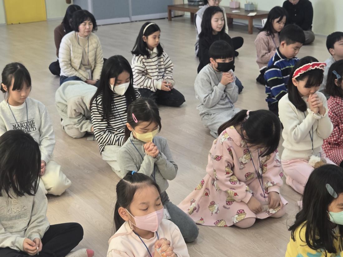 KakaoTalk_20260214_111817756_05.jpg : 2월 2주 유년부 예배 모습입니다^^