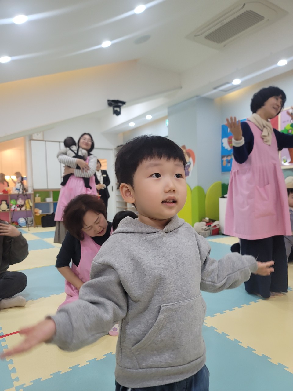 2025년 부산중앙교회 영아부_사진_20250405_18.jpg : 3월23일 주일 영아부 예배