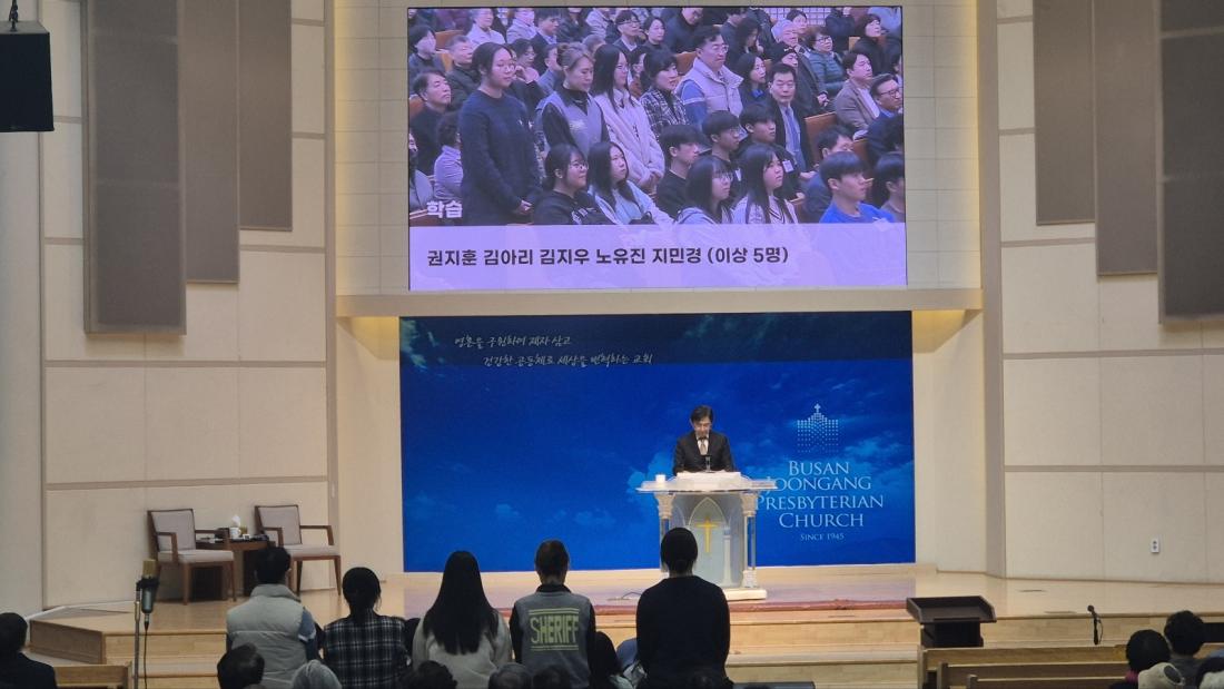 KakaoTalk_20250316_223618984_06.jpg : 3월 16일 고등부 예배 사진입니다~