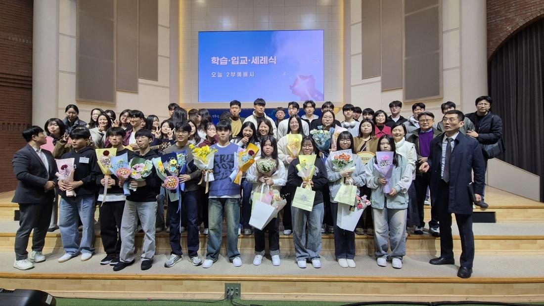 KakaoTalk_20250316_223618984_22.jpg : 3월 16일 고등부 예배 사진입니다~