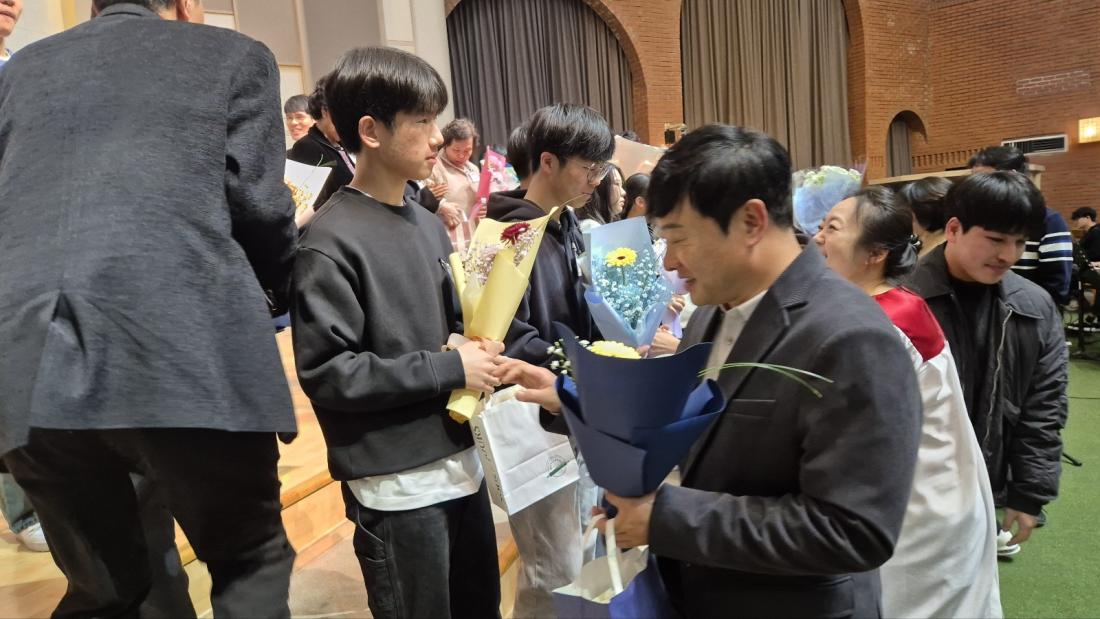KakaoTalk_20250316_223618984_14.jpg : 3월 16일 고등부 예배 사진입니다~