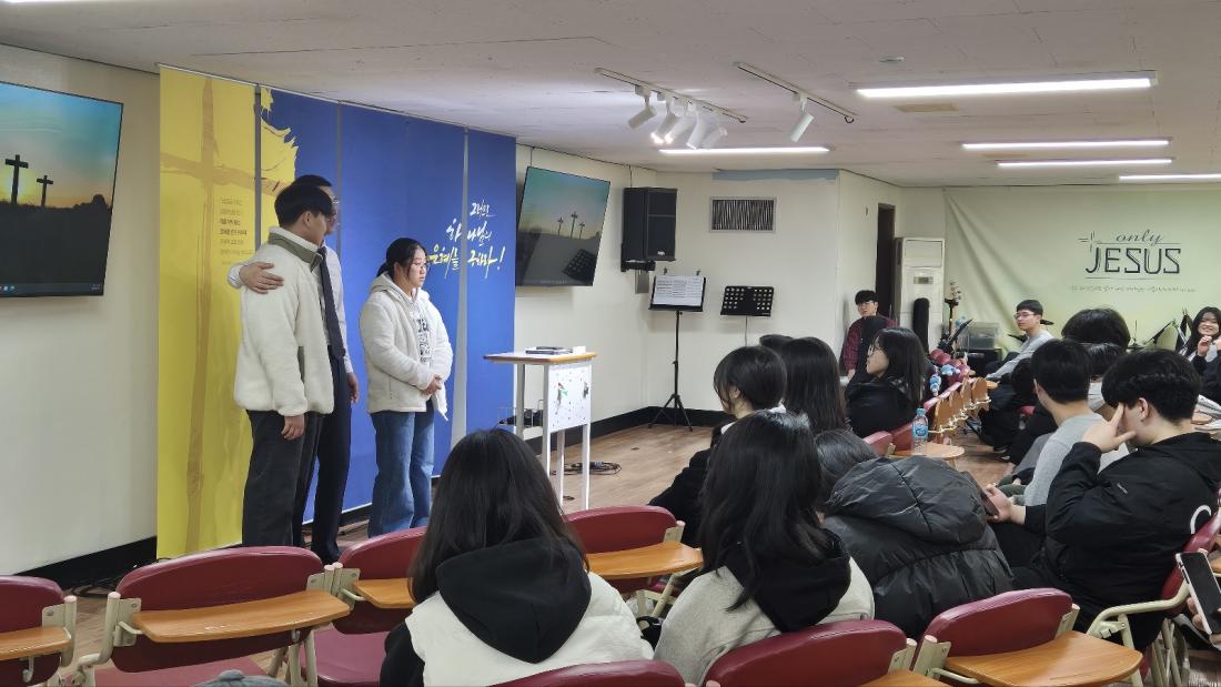 KakaoTalk_20250316_223618984_19.jpg : 3월 16일 고등부 예배 사진입니다~
