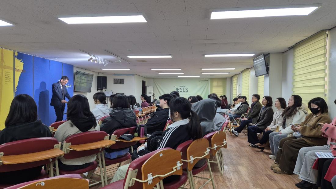 KakaoTalk_20250316_223618984_04.jpg : 3월 16일 고등부 예배 사진입니다~