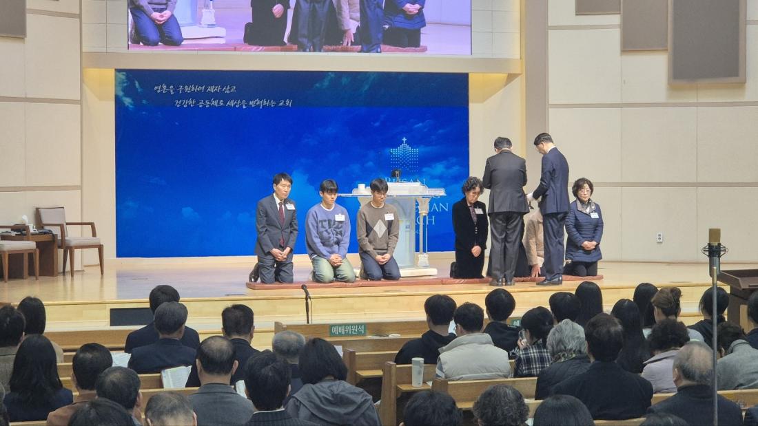 KakaoTalk_20250316_223618984_09.jpg : 3월 16일 고등부 예배 사진입니다~