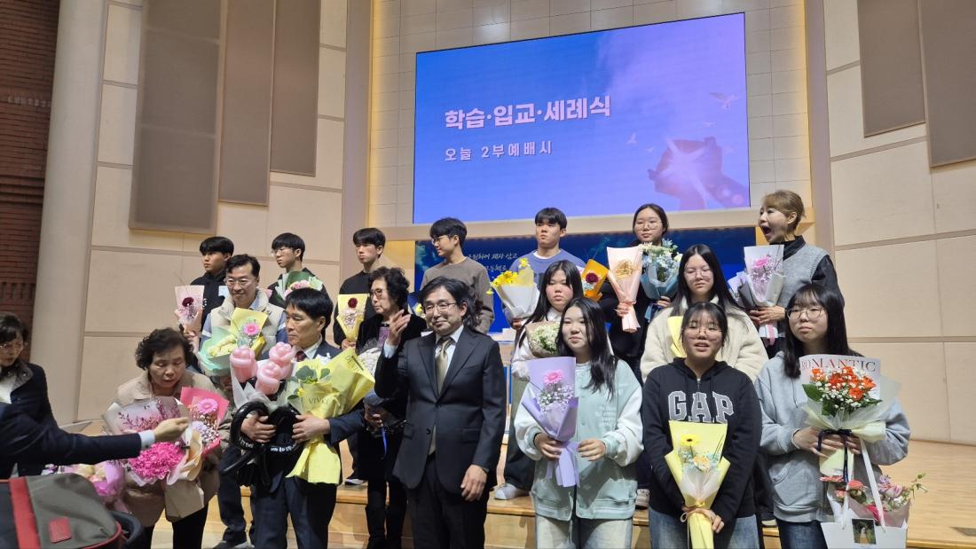 KakaoTalk_20250316_223618984_20.jpg : 3월 16일 고등부 예배 사진입니다~