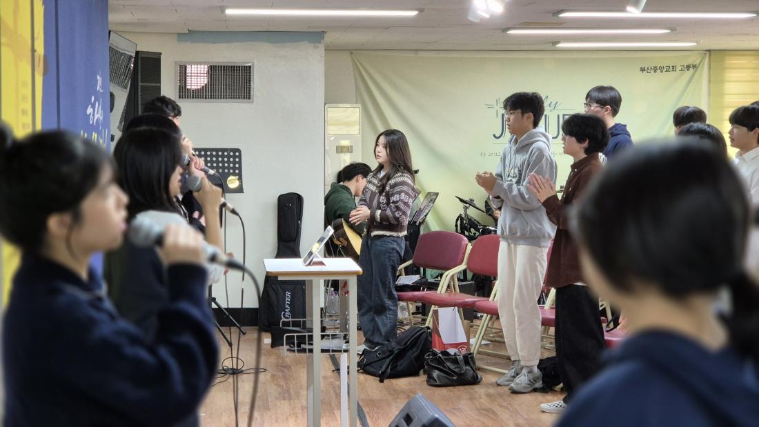 20251109_110555.jpg : 11월 9일 고등부 예배 사진입니다~