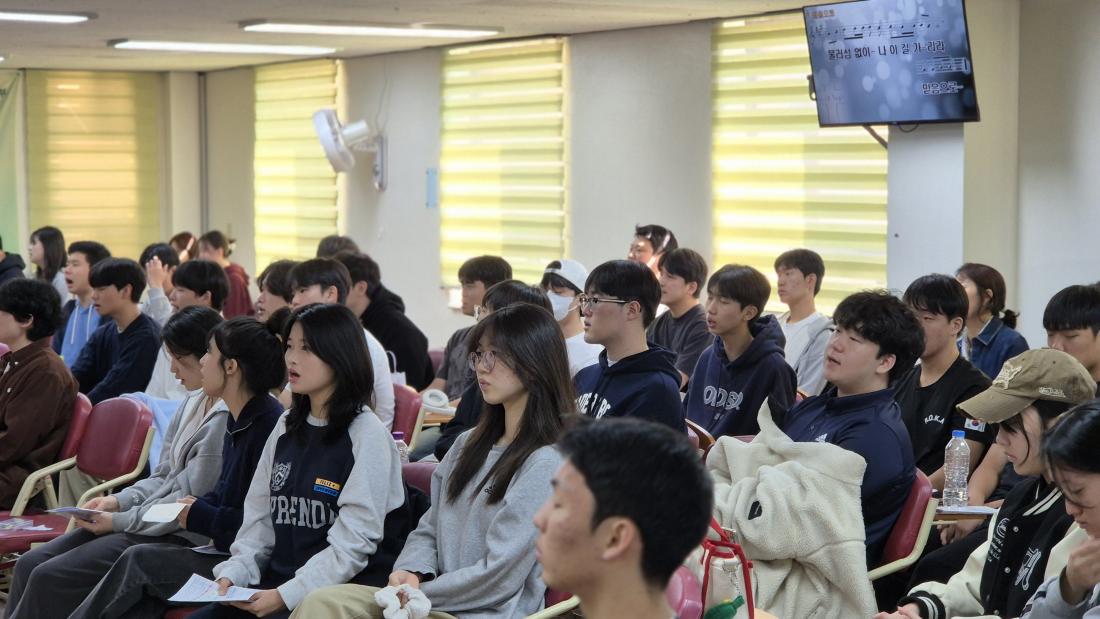 20251109_115847.jpg : 11월 9일 고등부 예배 사진입니다~