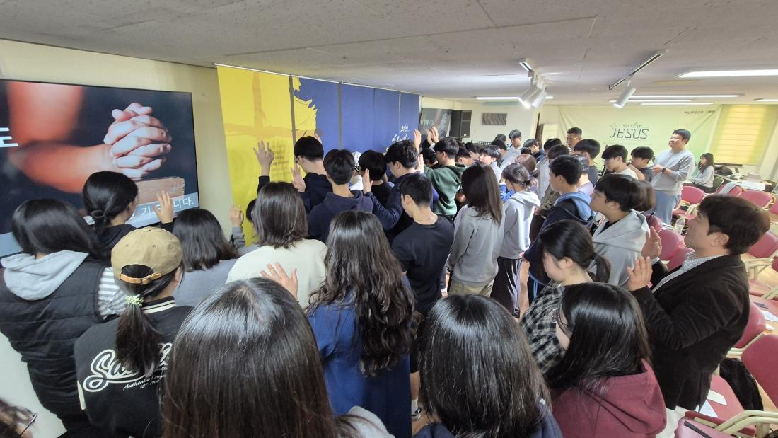 20251109_120847.jpg : 11월 9일 고등부 예배 사진입니다~