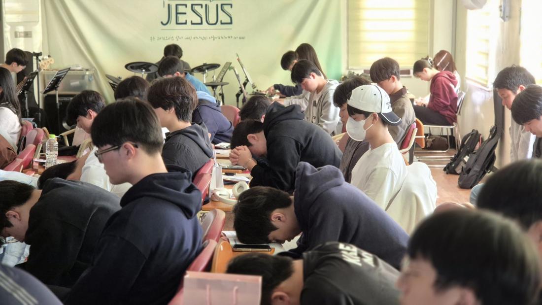 20251109_120051.jpg : 11월 9일 고등부 예배 사진입니다~