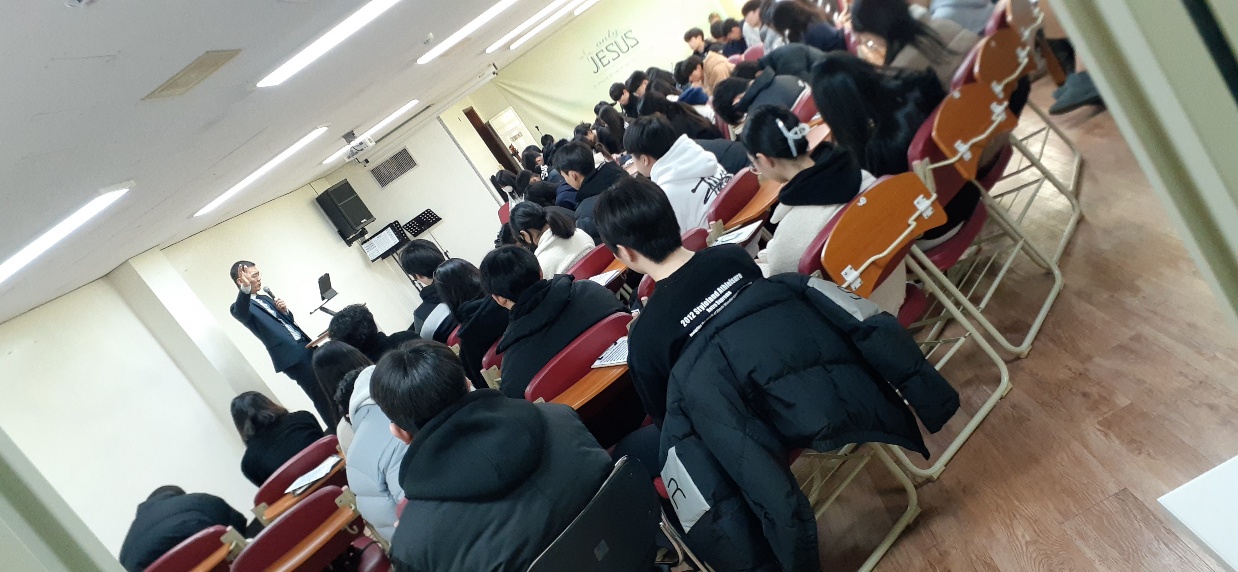 KakaoTalk_20240128_230941354_13.jpg : 1/28 고등부 예배 사진입니다