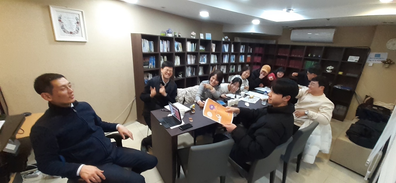 KakaoTalk_20240128_230941354_20.jpg : 1/28 고등부 예배 사진입니다