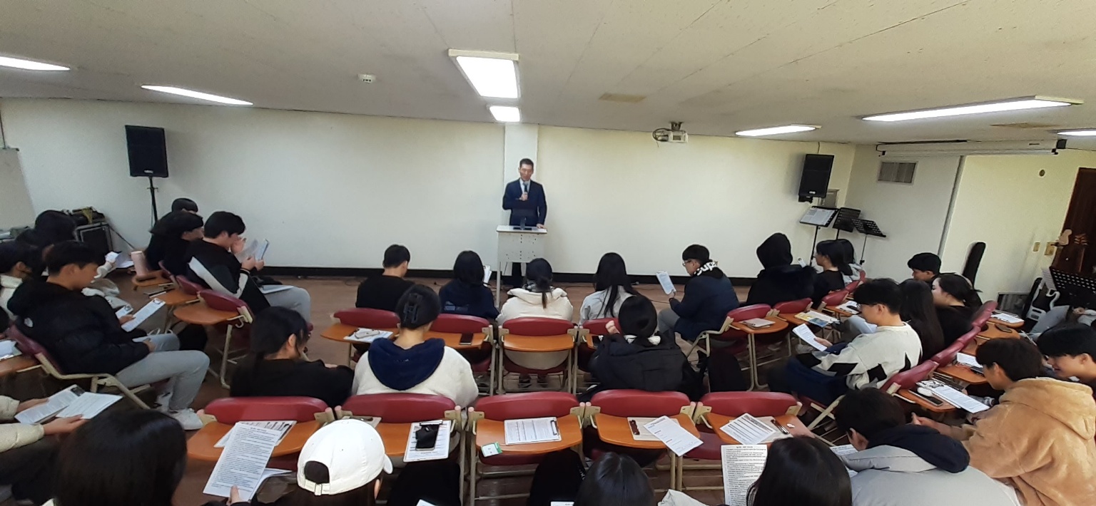 KakaoTalk_20240128_230941354_04.jpg : 1/28 고등부 예배 사진입니다