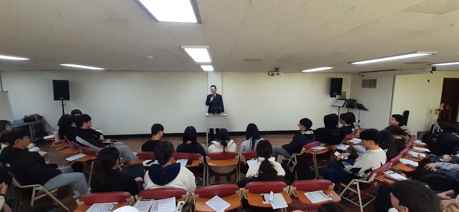 KakaoTalk_20240128_230941354_07.jpg : 1/28 고등부 예배 사진입니다