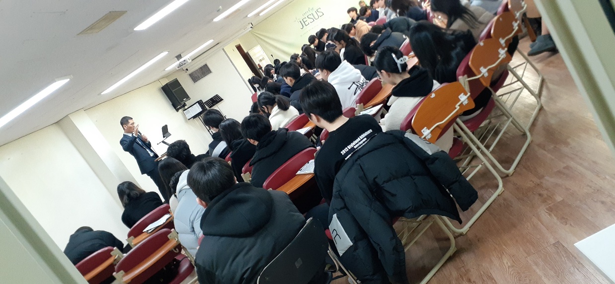 KakaoTalk_20240128_230941354_12.jpg : 1/28 고등부 예배 사진입니다