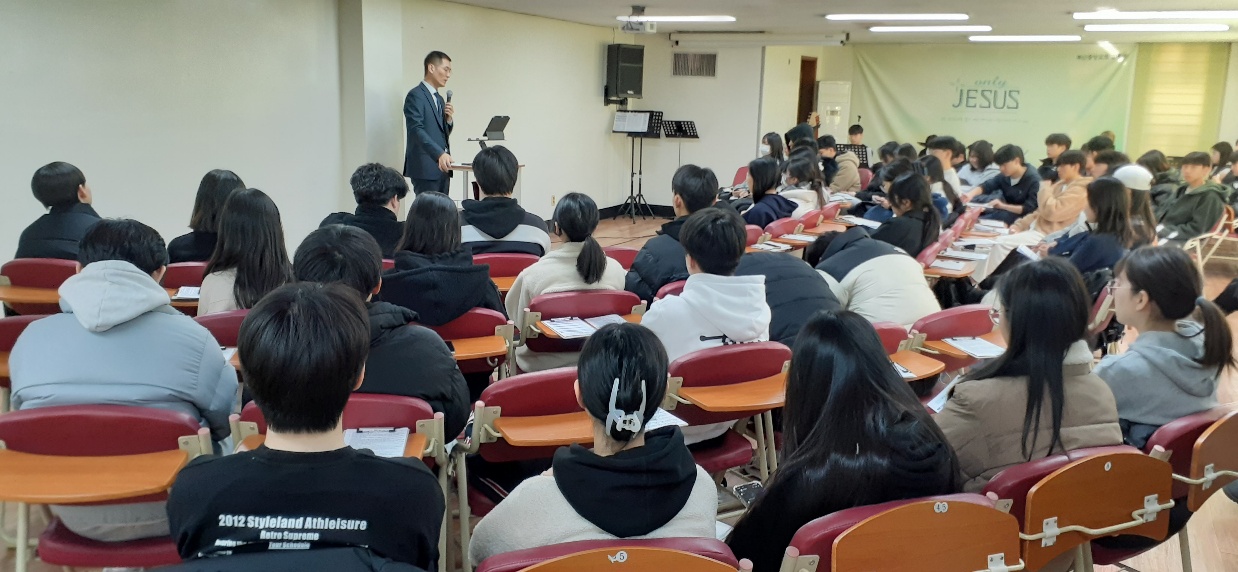 KakaoTalk_20240128_230941354_05.jpg : 1/28 고등부 예배 사진입니다