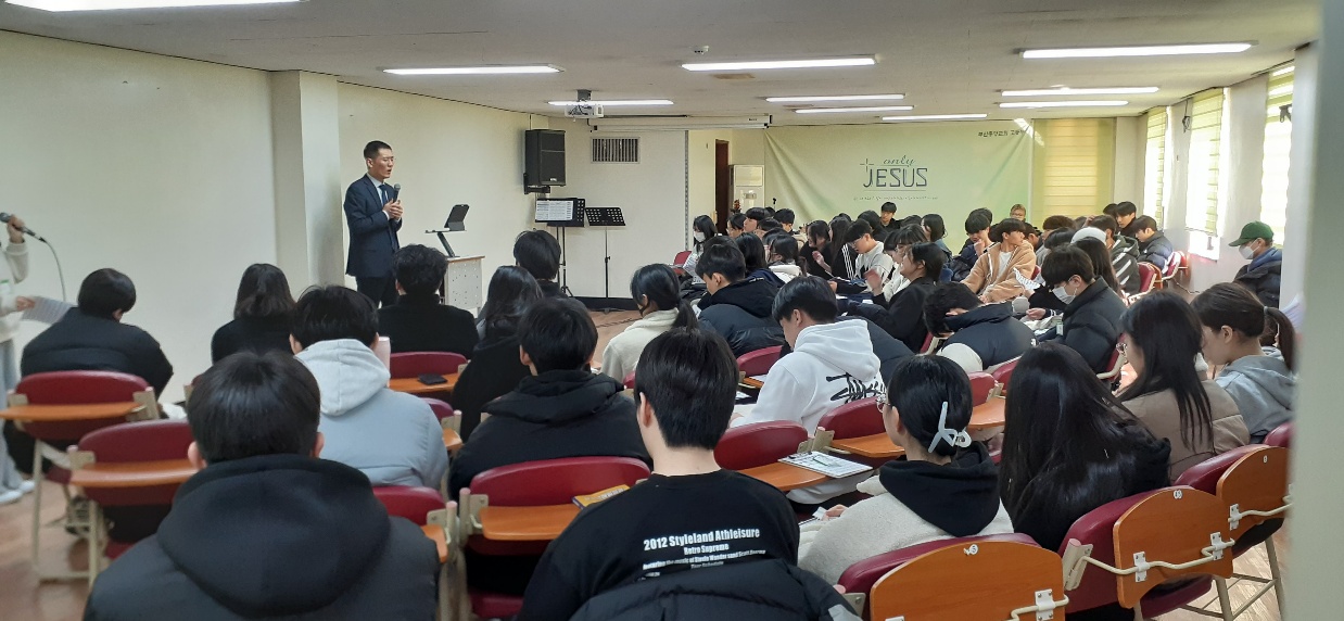 KakaoTalk_20240128_230941354_11.jpg : 1/28 고등부 예배 사진입니다