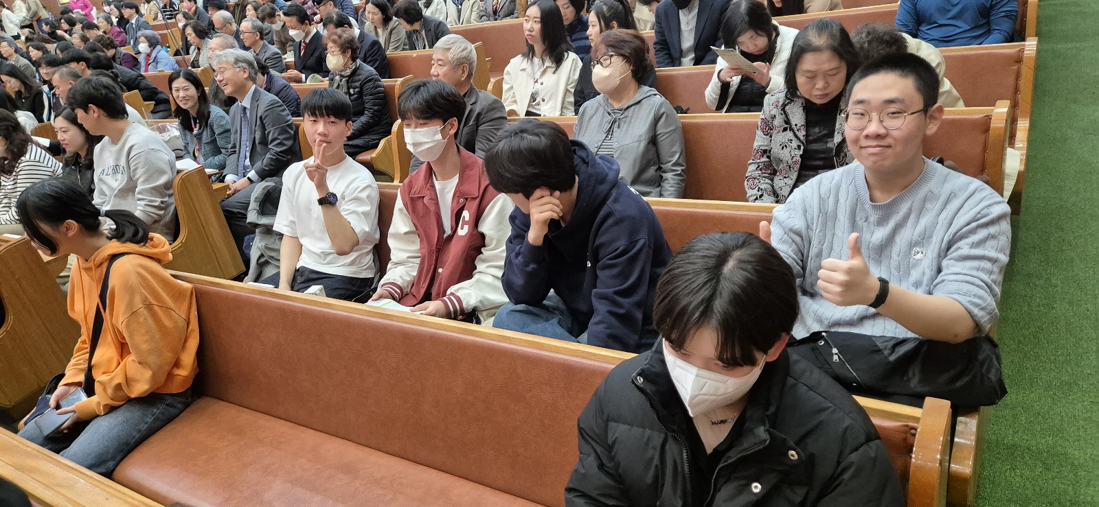 KakaoTalk_20240318_010553515_04.jpg : 3월 17일 고등부 학생들의 학습/입교/세례식 사진입니다