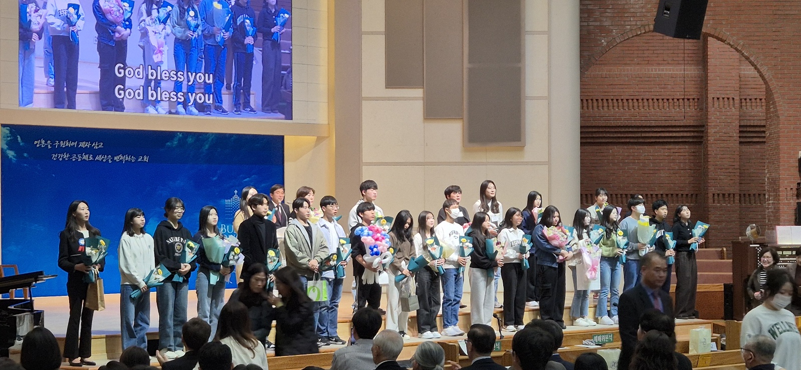 KakaoTalk_20240318_010553515_10.jpg : 3월 17일 고등부 학생들의 학습/입교/세례식 사진입니다