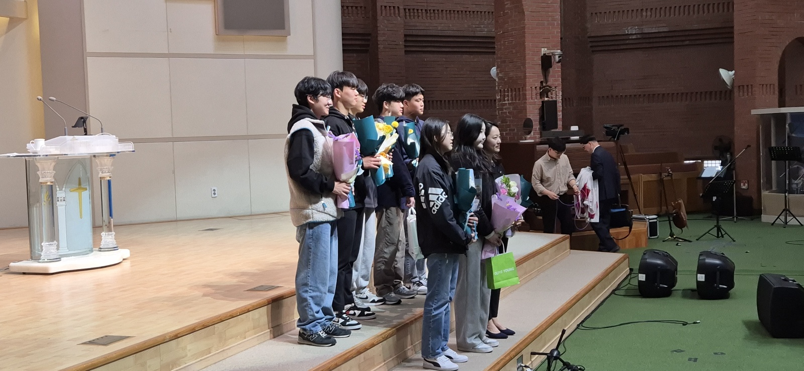 KakaoTalk_20240318_010553515_11.jpg : 3월 17일 고등부 학생들의 학습/입교/세례식 사진입니다
