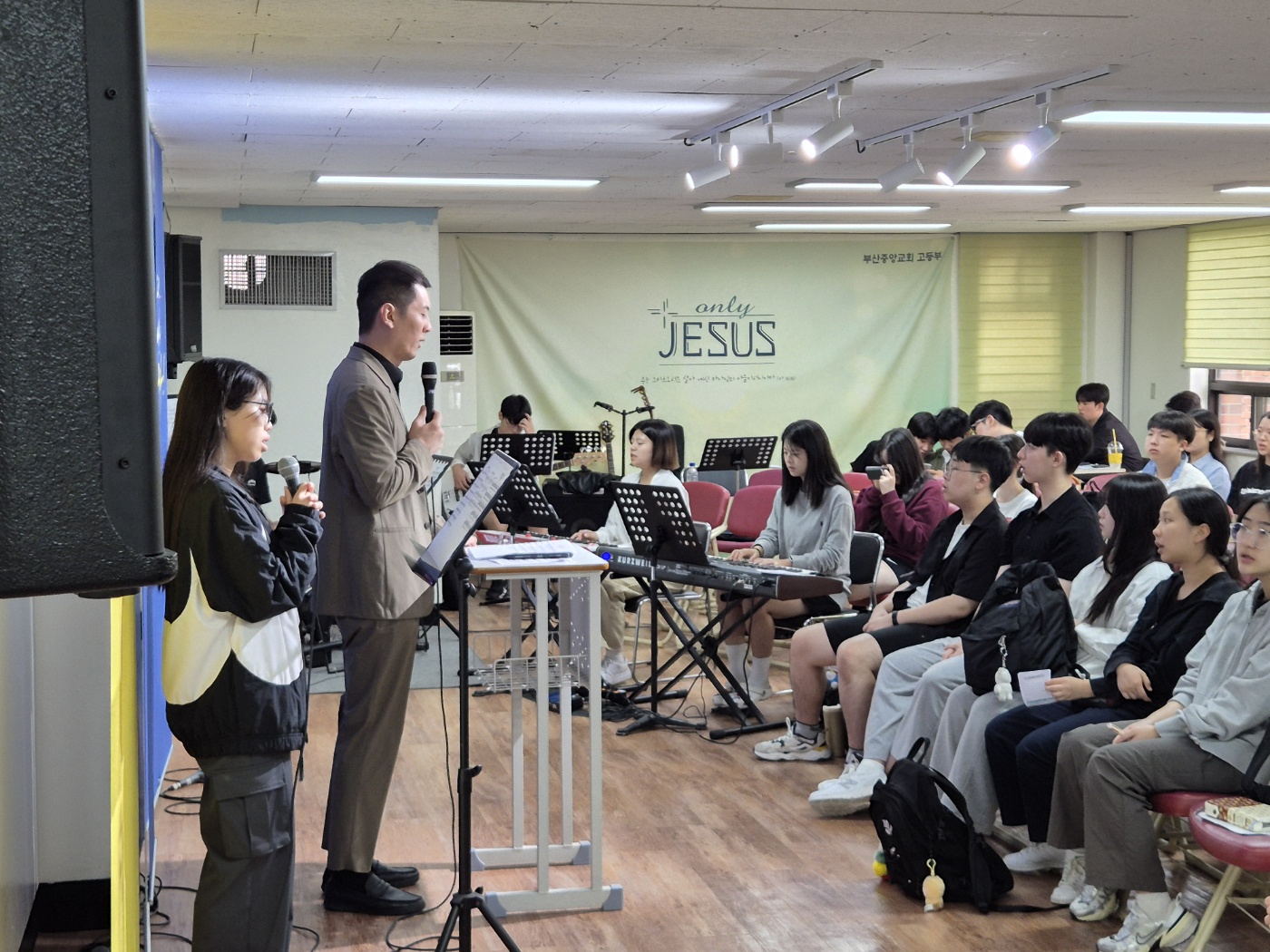 KakaoTalk_20240923_205754642_05.jpg : 9월 22일 고등부 예배 사진입니다