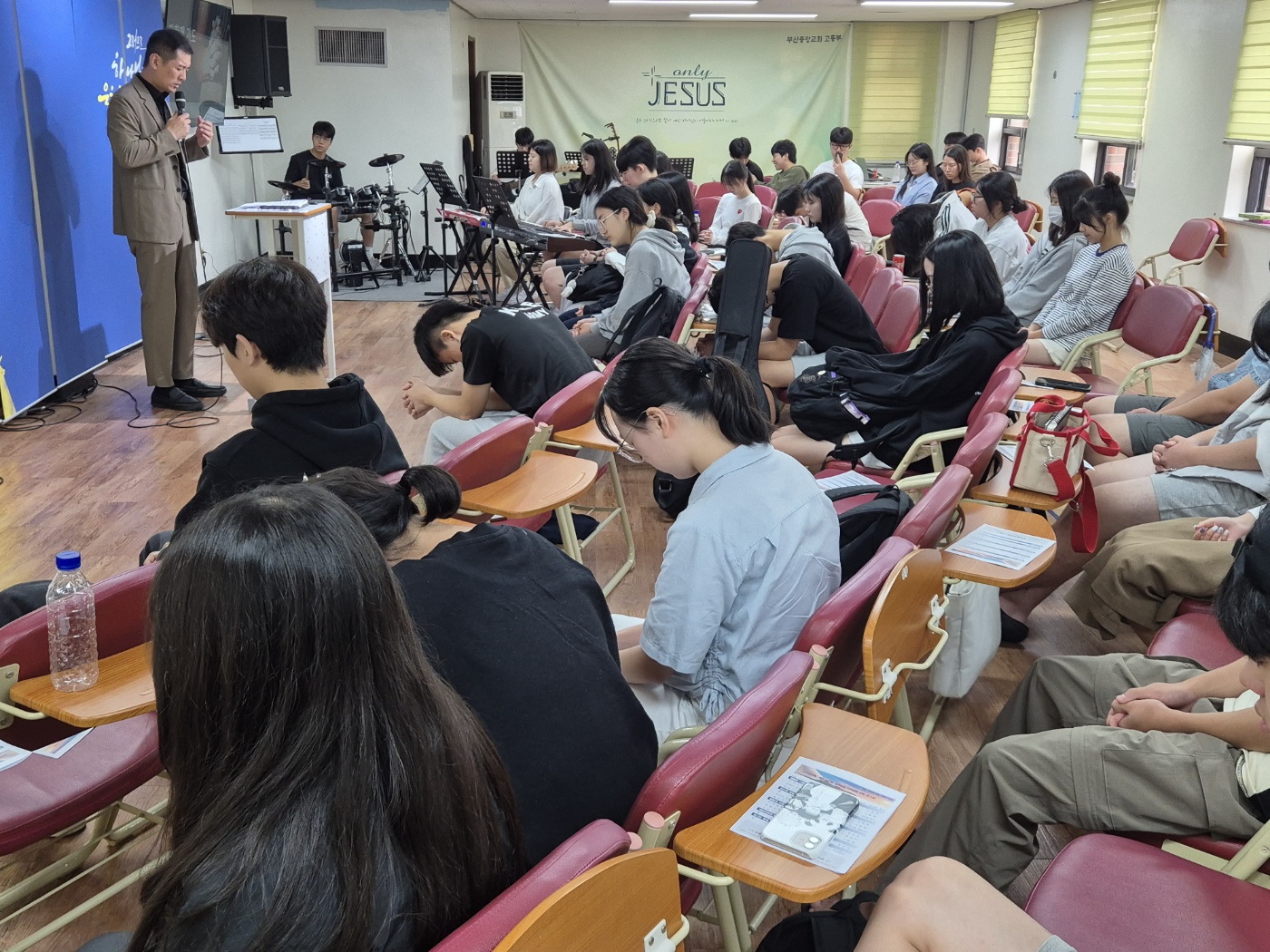 KakaoTalk_20240923_205754642_07.jpg : 9월 22일 고등부 예배 사진입니다