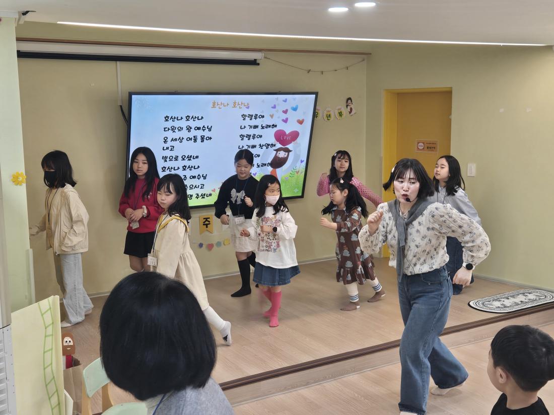 KakaoTalk_20260406_090855213_13.jpg : 유년부, 4월 1주 부활주일모습입니다 ^^