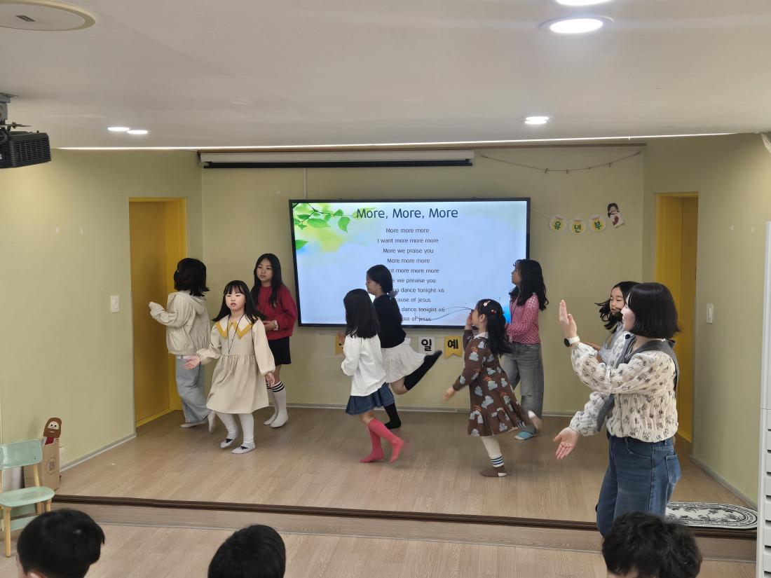 KakaoTalk_20260406_090855213_09.jpg : 유년부, 4월 1주 부활주일모습입니다 ^^