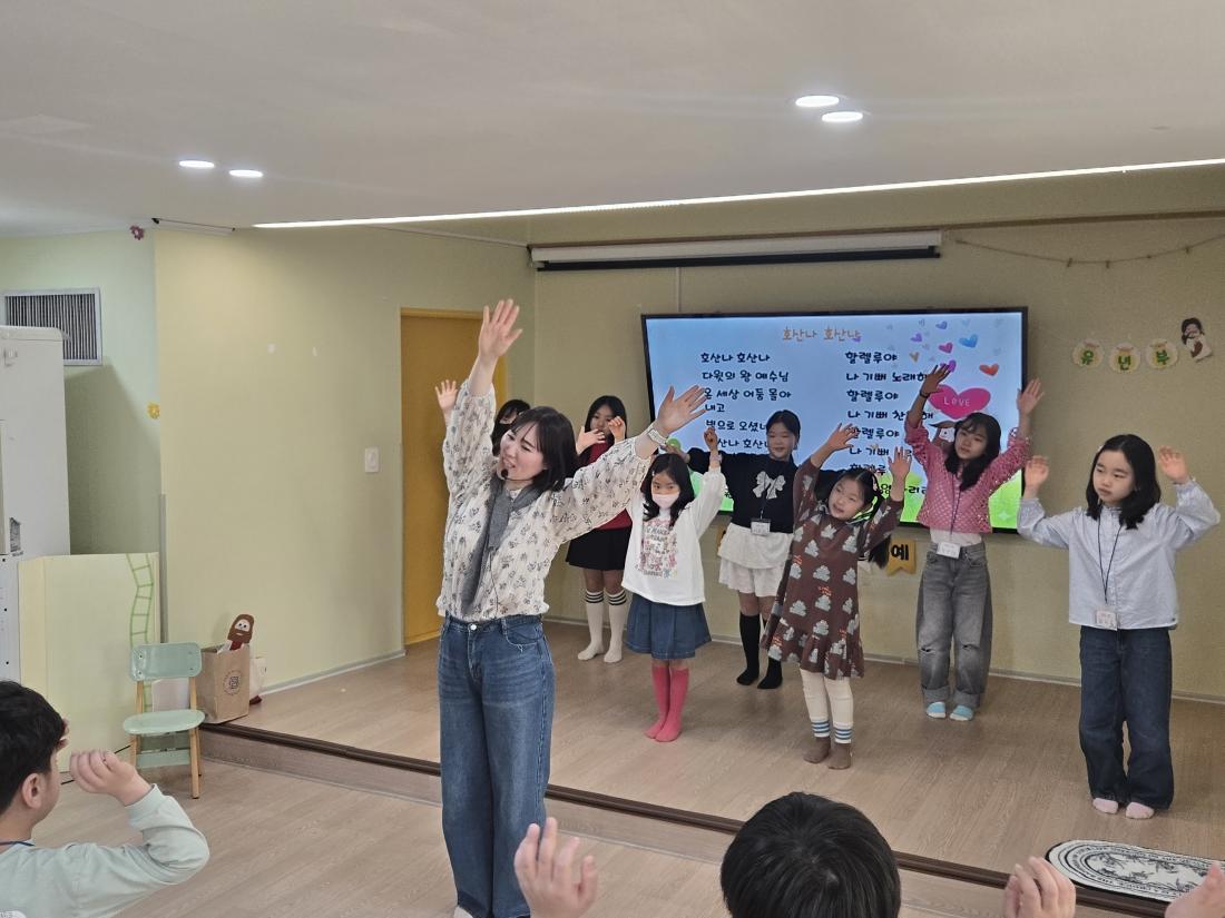 KakaoTalk_20260406_090855213_14.jpg : 유년부, 4월 1주 부활주일모습입니다 ^^