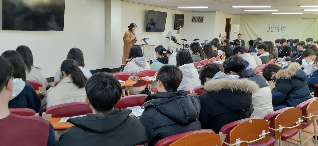 KakaoTalk_20240226_234825761_01.jpg : 2/25 고등부 예배 사진입니다