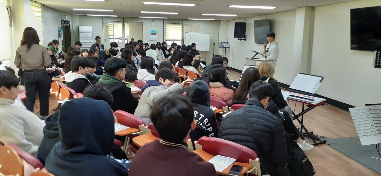 KakaoTalk_20240226_234825761_04.jpg : 2/25 고등부 예배 사진입니다