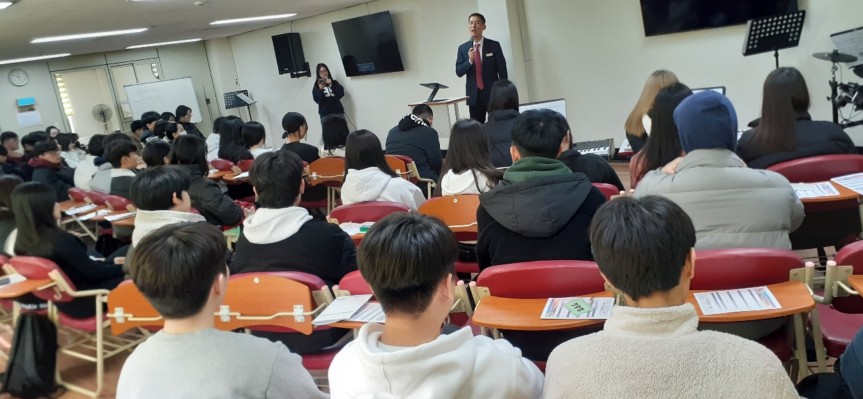 KakaoTalk_20240226_234825761_03.jpg : 2/25 고등부 예배 사진입니다