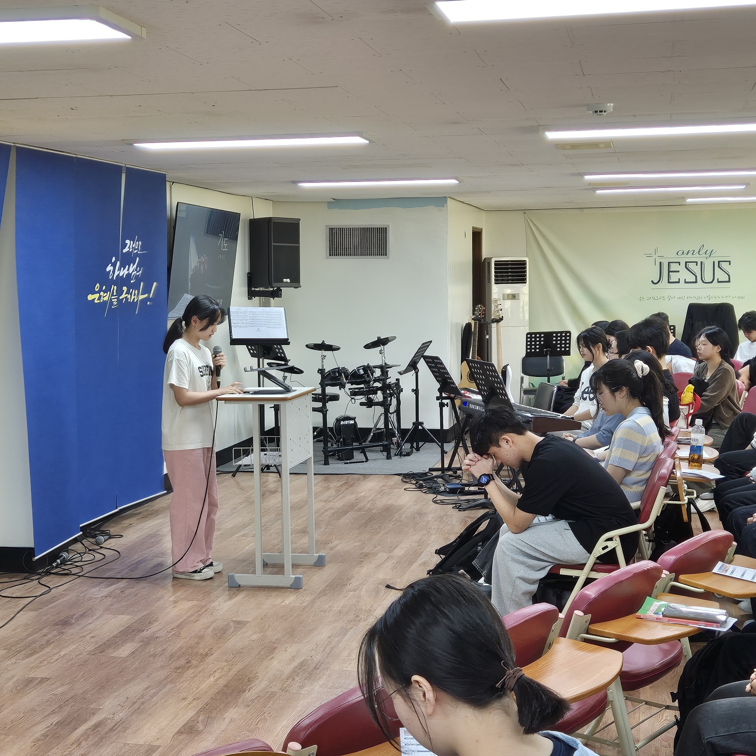 KakaoTalk_20240526_235937956_02.jpg : 5월 26일 고등부 예배 사진입니다