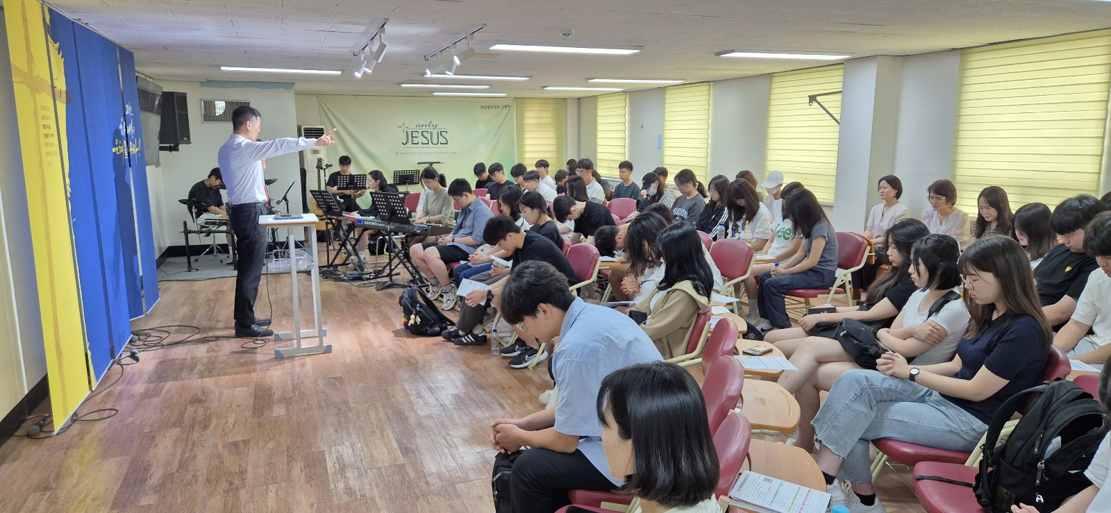 KakaoTalk_20240624_164308006_07.jpg : 6월 23일 고등부 예배 사진입니다
