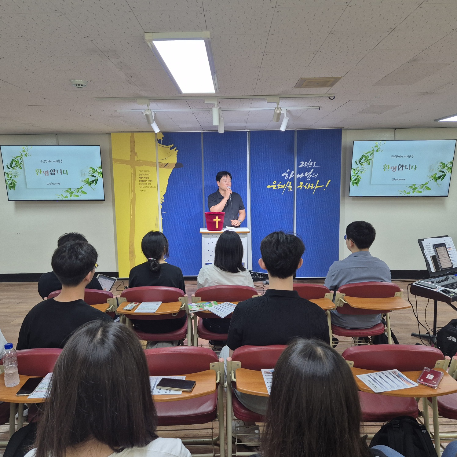 KakaoTalk_20240624_164308006_04.jpg : 6월 23일 고등부 예배 사진입니다