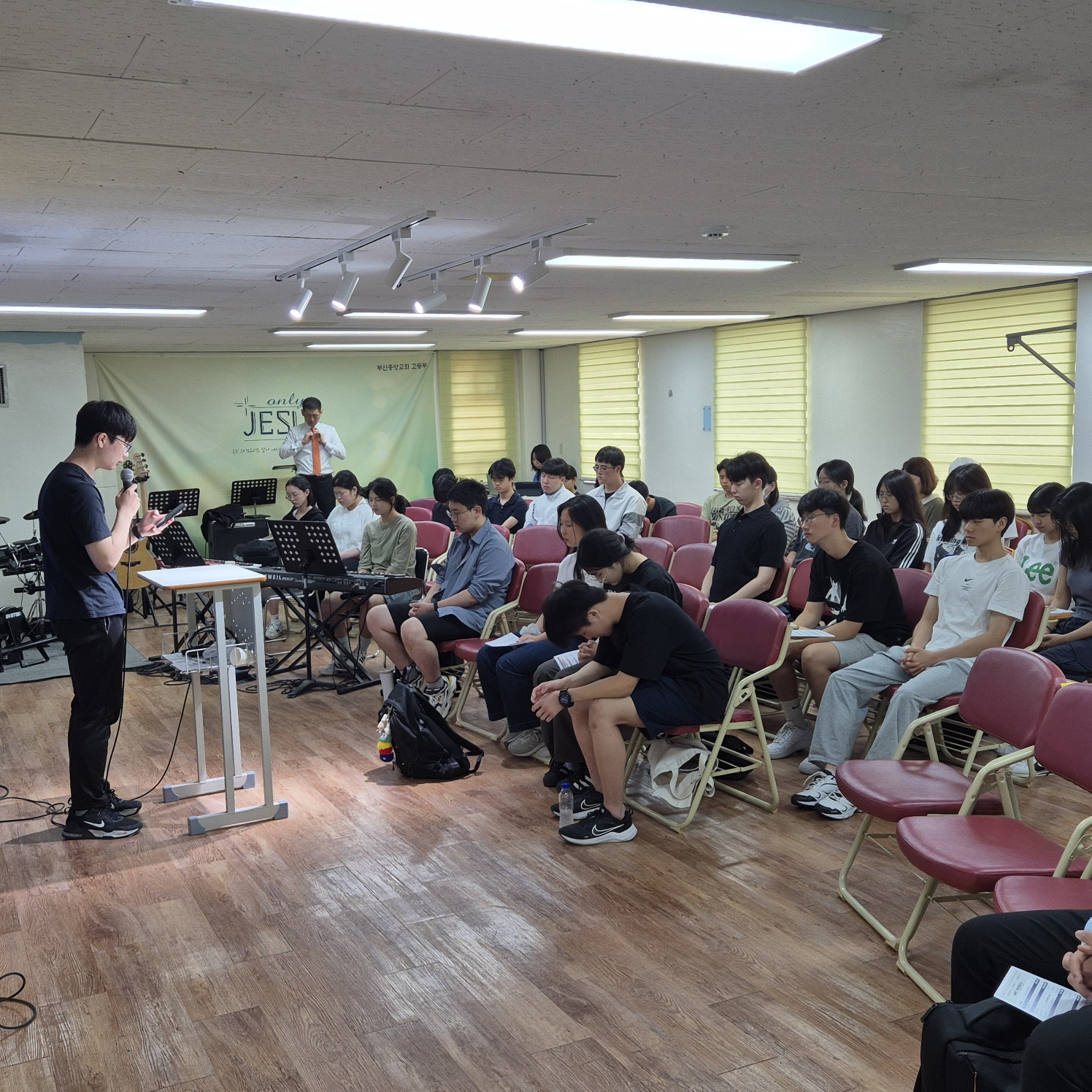 KakaoTalk_20240624_164308006_03.jpg : 6월 23일 고등부 예배 사진입니다