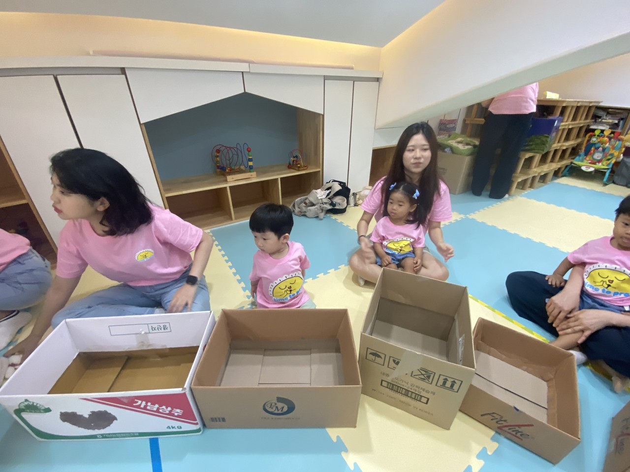 1 첫째날 (35) 무너진 성벽에서 기도해요.jpeg : 7월 7일 주일 영아부 여름성경학교 첫째날